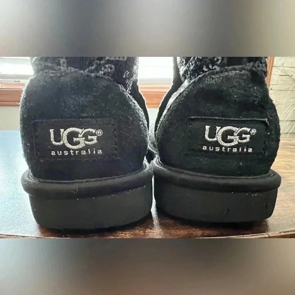 UGG | ladies classic short Sparkles boot. Size: 4 - Picture 4 of 11